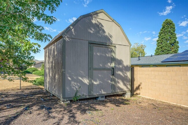 Building Photo - 7930 E Larkspur Ln