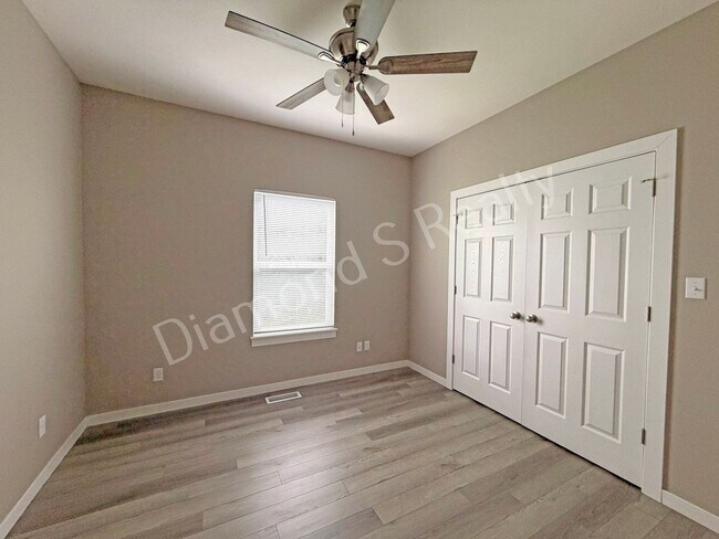 Building Photo - 2124 N Bradbury Ln