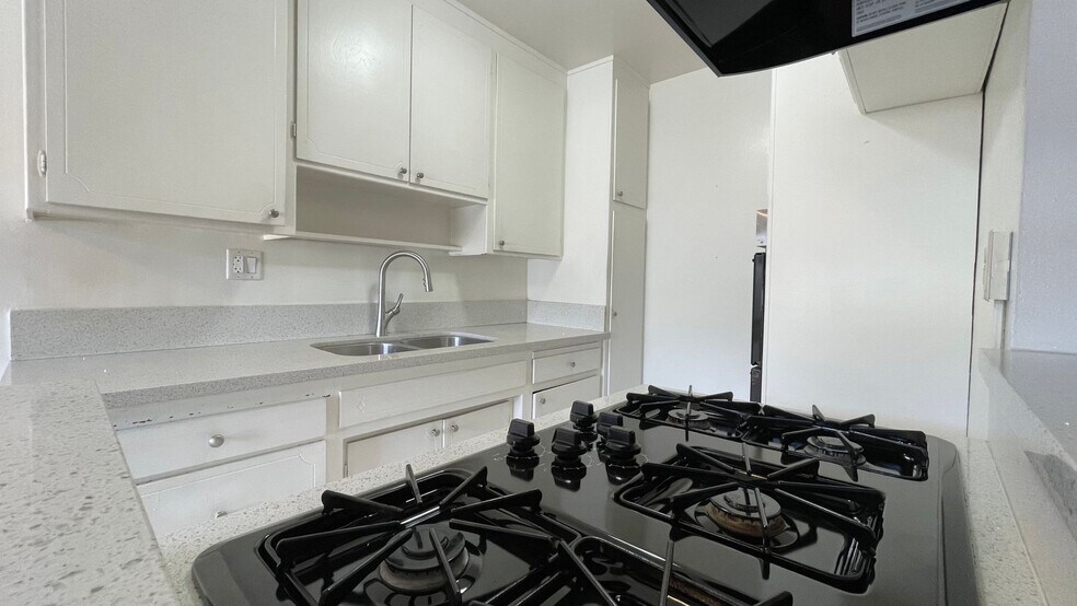 Building Photo - 849 N McCadden Pl