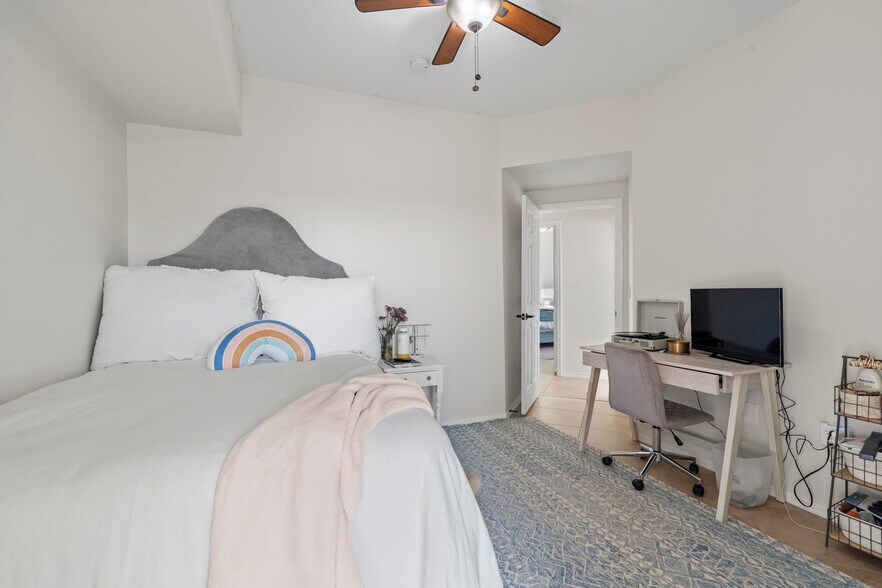 Bedroom 2 - 23600 Walden Center Dr