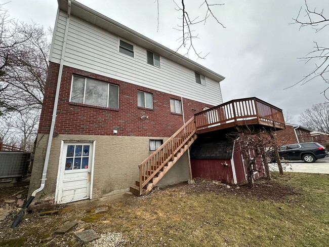 Building Photo - Colerain- 4 bed 2.5 bath 2 car garage Trad...