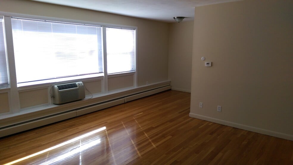 Living room - 110 Main St