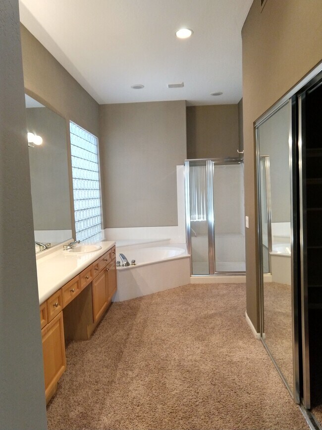 Building Photo - 4123 E Hancock Dr