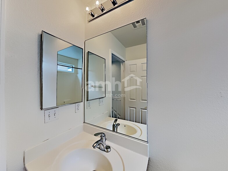 Building Photo - 8936 Sally Rose Ave