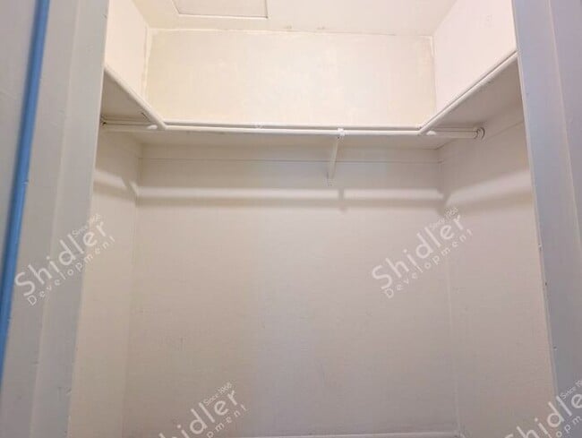 Building Photo - 2 Bed 1 Bath No one Above You