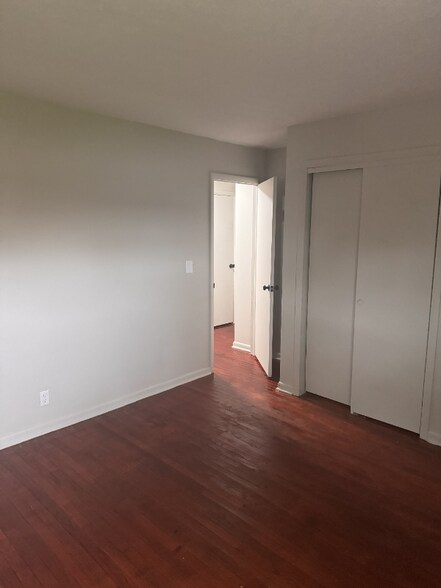 Building Photo - 12-14 Grove Ct