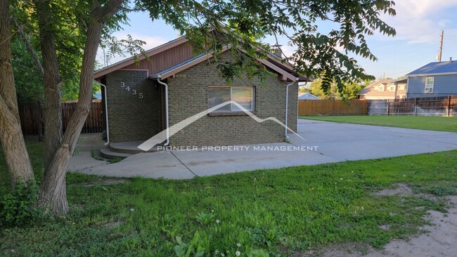 Building Photo - Charming 2 Bedroom Single Family Home