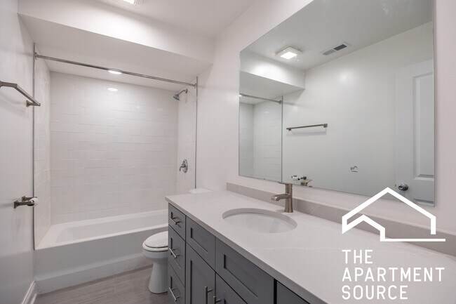 Building Photo - 1224 W Rosemont Ave