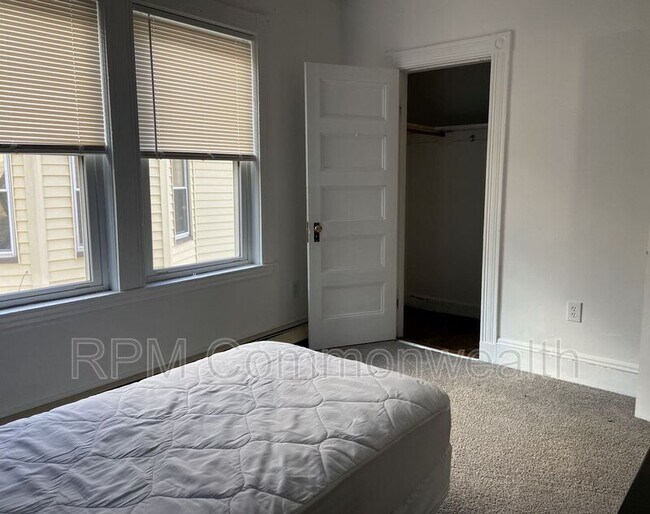 Building Photo - 28 Millet St