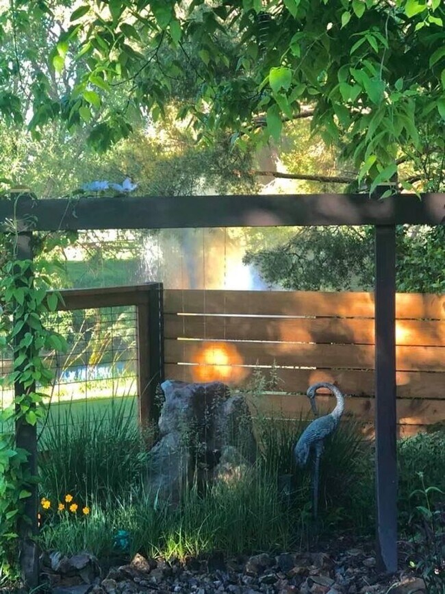 Building Photo - 1817 Tyler Ave