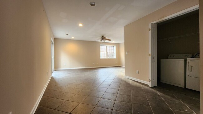 Building Photo - Spacious Condo For Lease