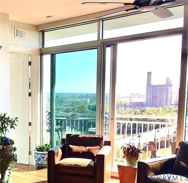 Building Photo - 301 Virginia St