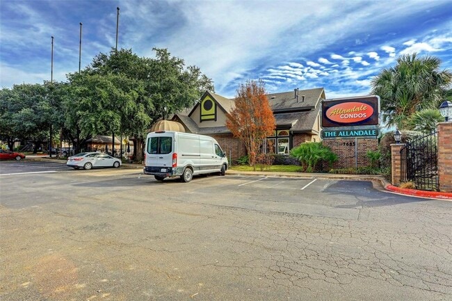 Building Photo - 7685 Northcross Dr