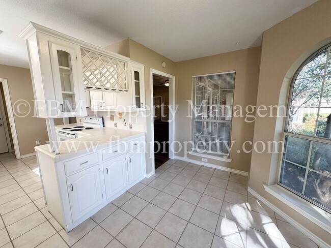 Building Photo - 803 Lakeway Dr