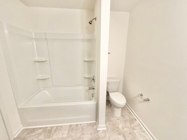 Building Photo - 3 br paired home with loft, minutes from I-77 I-40