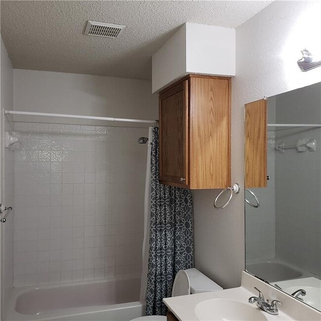 Building Photo - 8440 Fern Bluff Ave