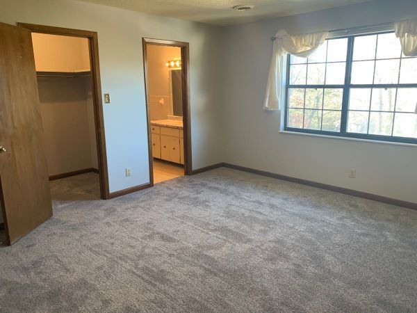 Building Photo - 4 BDRM/2.5BA Home available in Bexhill Subdivision.