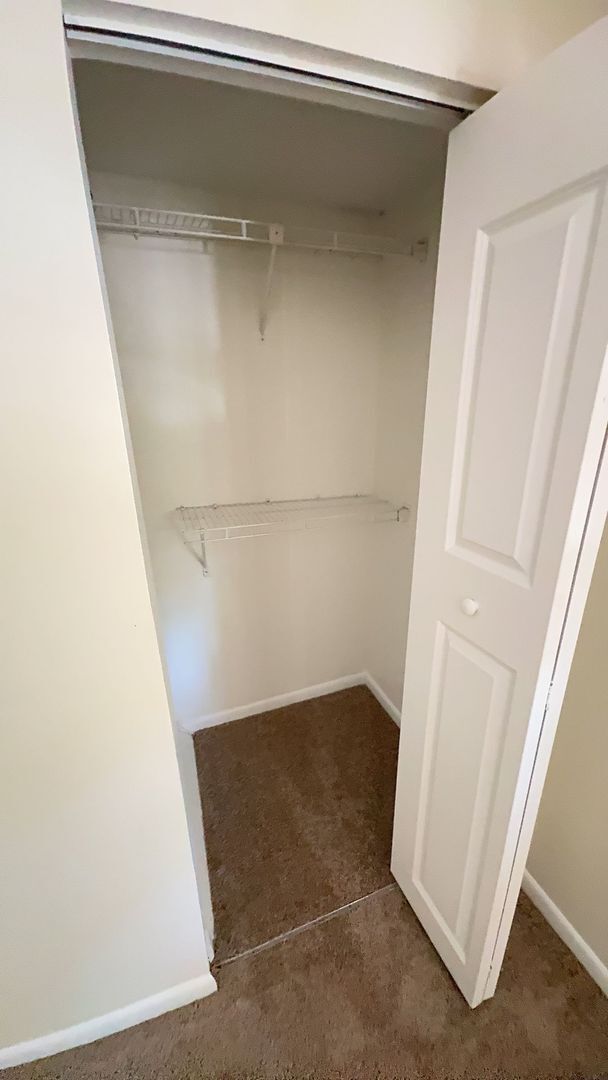 Building Photo - Newly renovated 2 bedroom Townhouse for Re...