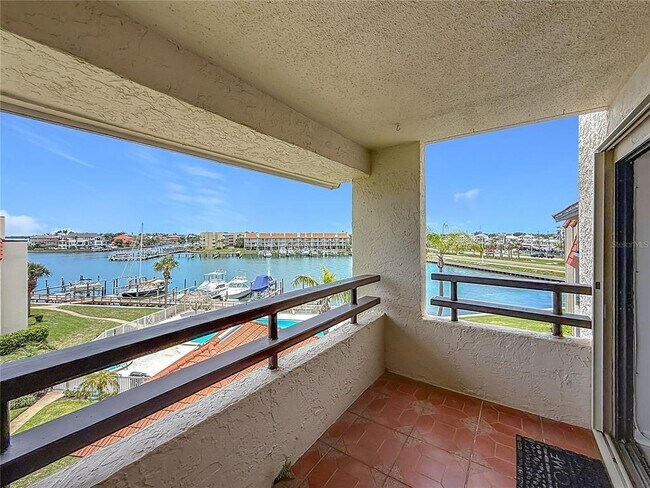 Building Photo - 106 1st St E