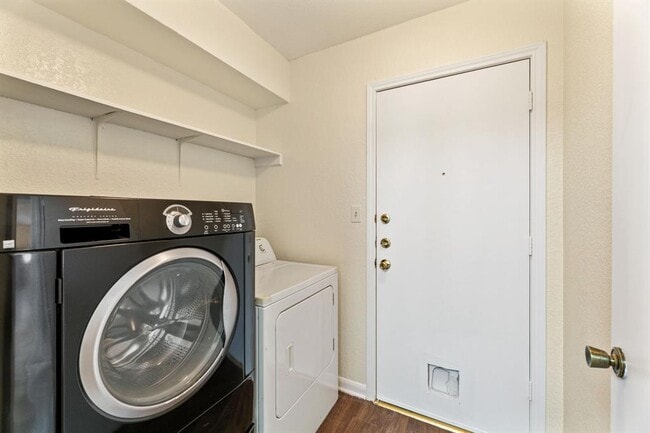 Building Photo - 2518 Howellwood Way