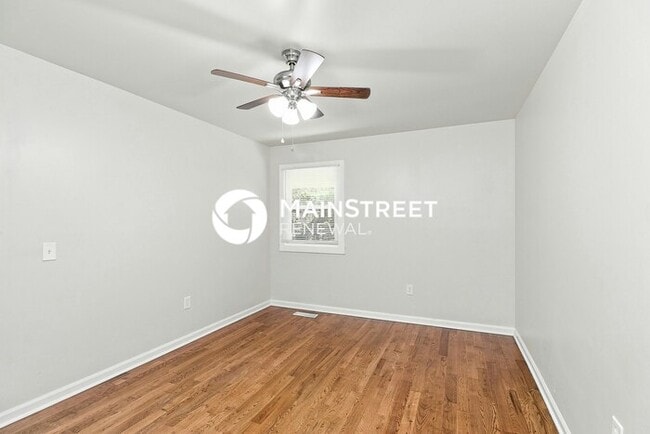 Building Photo - 3 Bedroom Pet-Friendly Home in Charlotte, NC with Main Street Renewal
