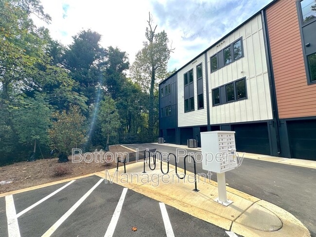 Building Photo - 1352 Briar Creek Rd