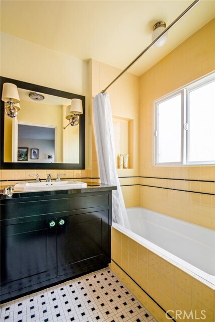 Building Photo - 8246 4th St