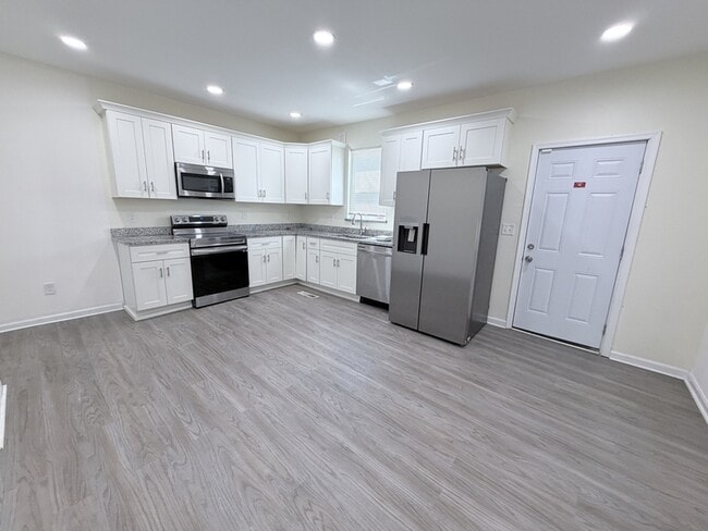 Building Photo - 907 Rugby St