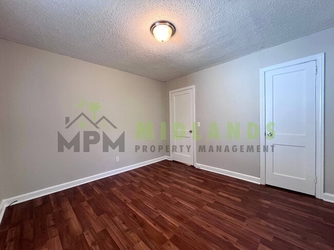 Building Photo - 4921 Dale Dr