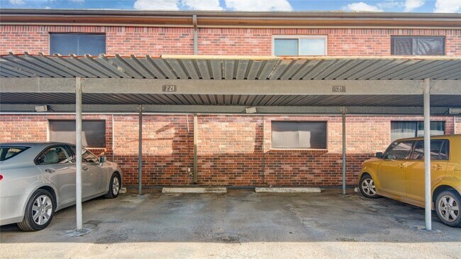 Building Photo - 11540 Chimney Rock Rd