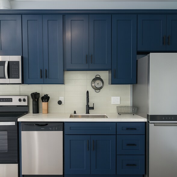 Building Photo - 663 1st Ln