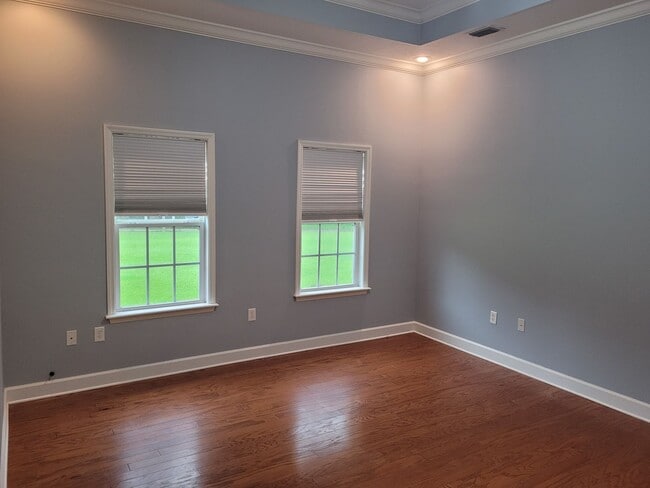 Building Photo - Spacious 4-Bedroom Home with Modern Amenit...