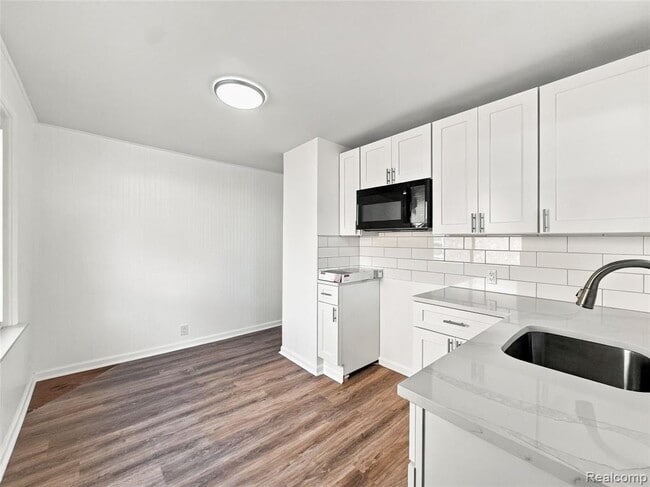Building Photo - 2223 E Bergin Ave