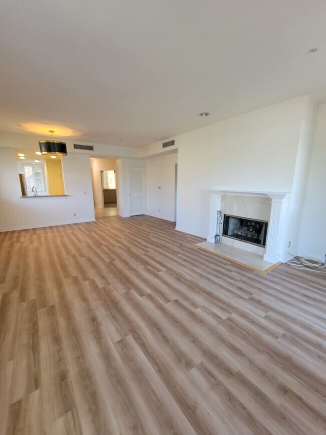 Building Photo - GEM IN THE VILLAGE- COX CABLE and WIFI INCLUDED IN THE RENT!