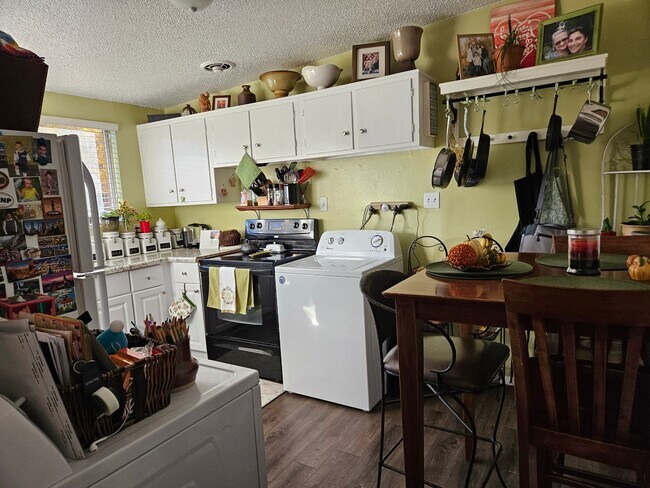 Building Photo - 225-227 E 200 S