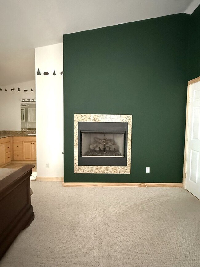 Building Photo - Beautiful 3BD/2BA Home In Lake Forest Comm...