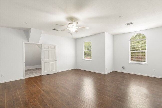 Building Photo - 2111 Blue Water Bay Dr