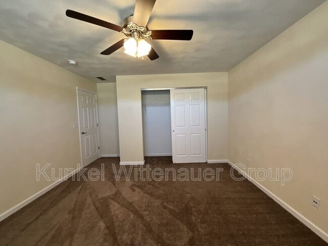 Building Photo - 40 Oak Pointe Cir