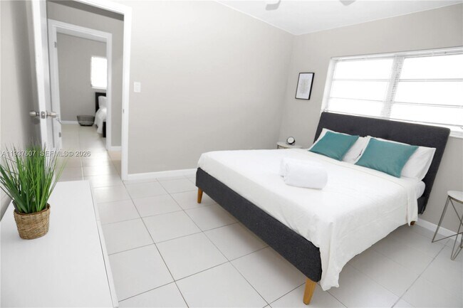 Building Photo - 1225 NE 136th Terrace