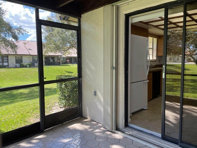 Building Photo - 420 Ashwood Pl