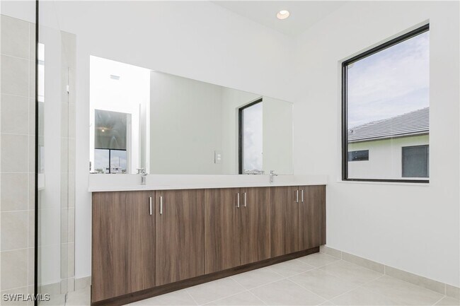 Building Photo - 5114 Panella Ave