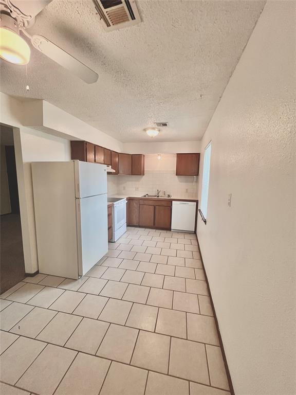 Building Photo - 312 Falcon Ct