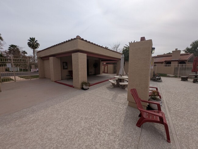 Building Photo - 3 Bedroom Patio Home in Joshua Village Nea...