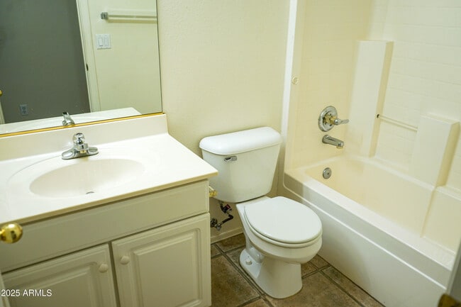 Building Photo - 898 E Monterey St