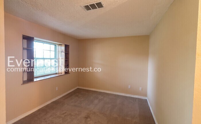 Building Photo - 5405 Shirley St