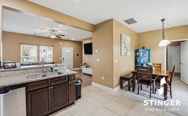 Building Photo - 11 Mint Farm Dr