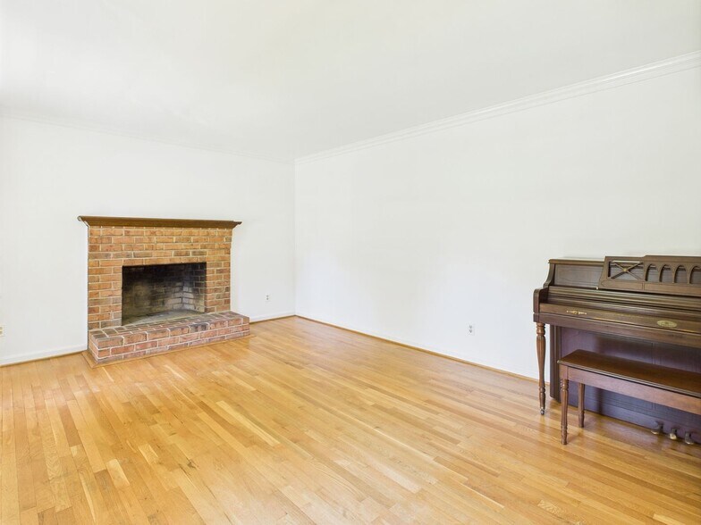 Building Photo - 10202 Seacliff Ln