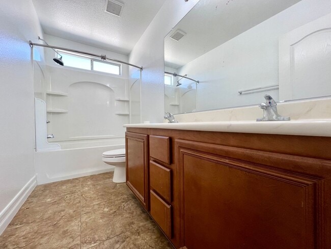 Building Photo - SPACIOUS 4BD/2.5BA HOME IN ALIANTE W/ FRESH PAINT, NEW FLOORING