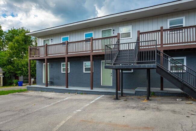 Building Photo - Renovated modern 1 bedroom, 1-bathroom apa...
