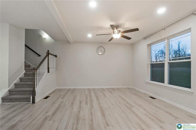 Building Photo - 164 Maureen Ln